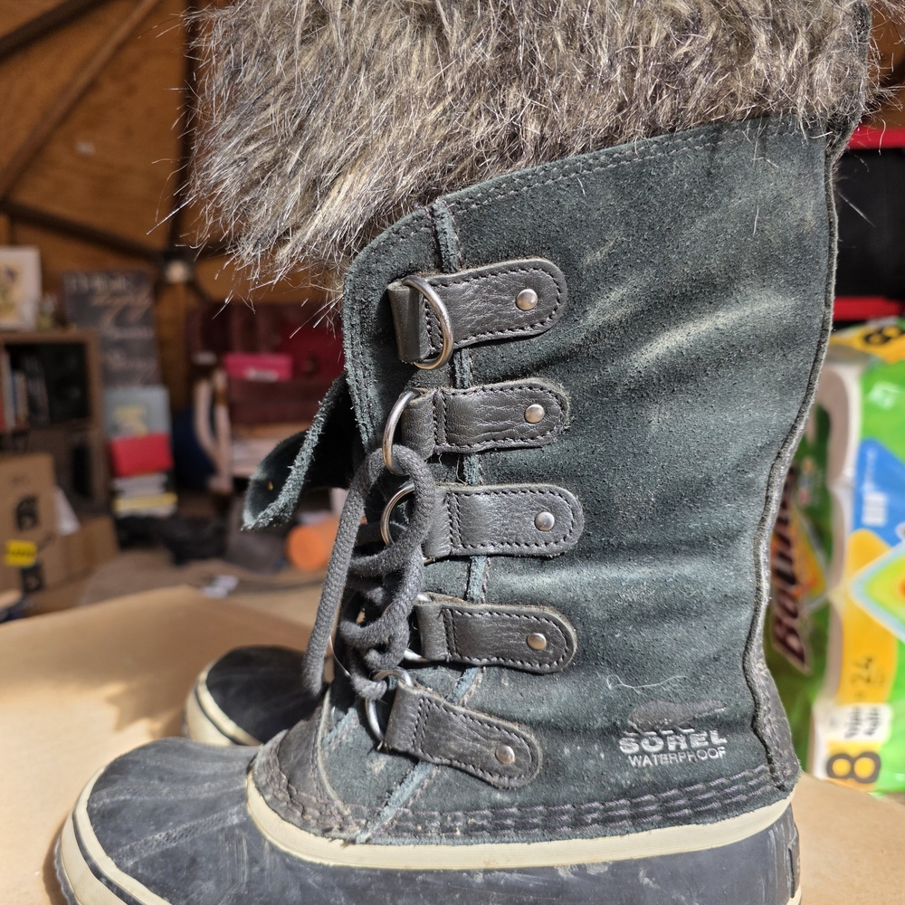 Sorel Women's Green Lace-Up Waterproof Winter Boots with Faux Fur Cuff